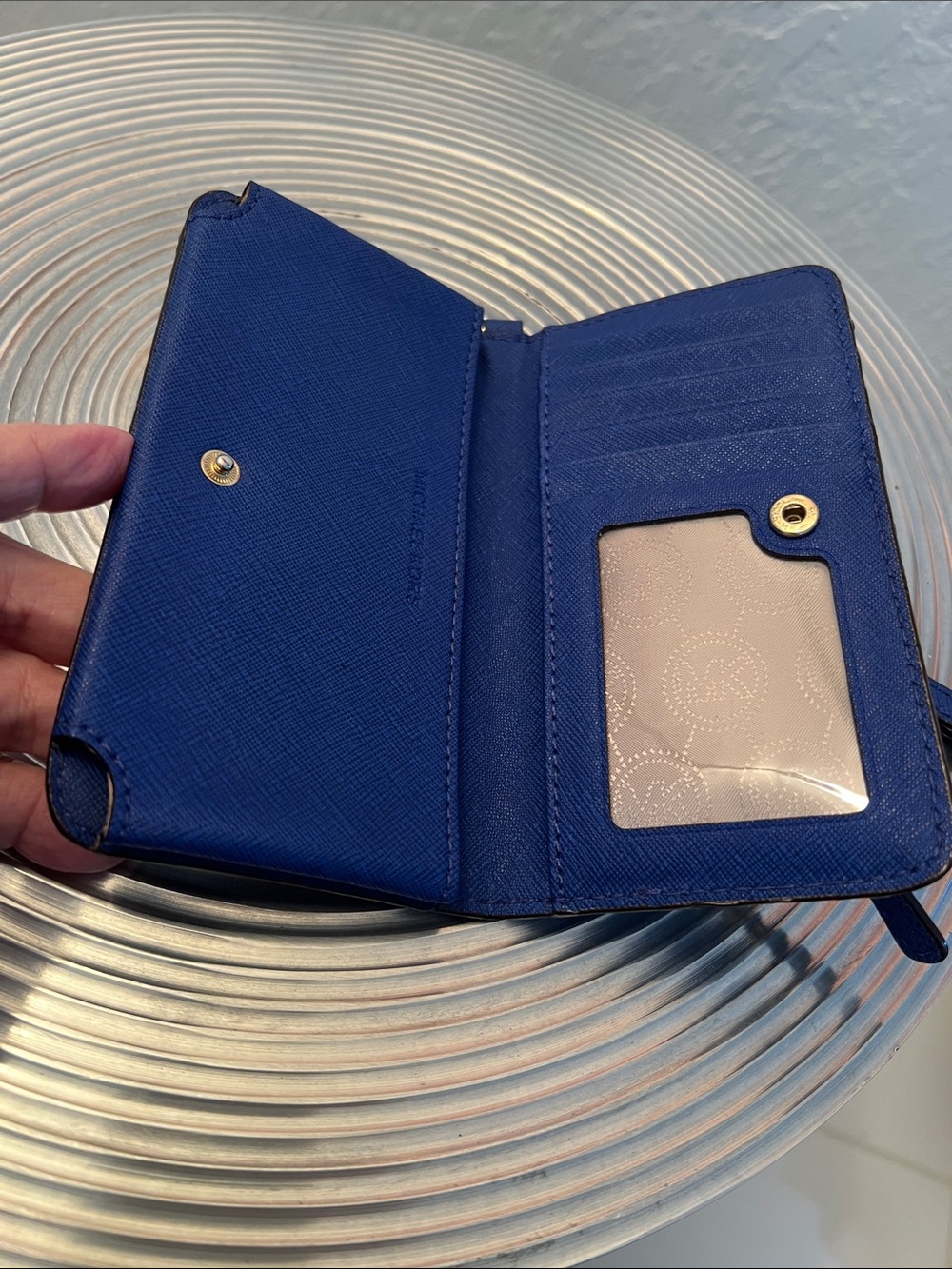 MICHAEL KORS ELECTRIC BLUE SLIM WRISTLET WALLET - Picture 4 of 12